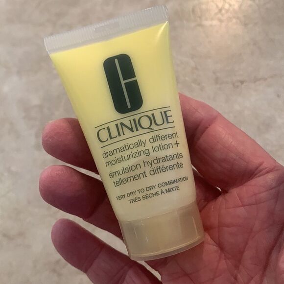 Clinique Beauty Bag Bundle - Picture 3 of 4